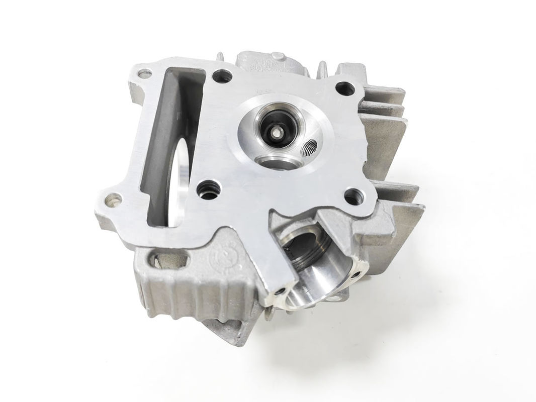 Tête de cylindre de coulée de moule permanent en alliage d'aluminium sur mesure pour petit moteur à essence